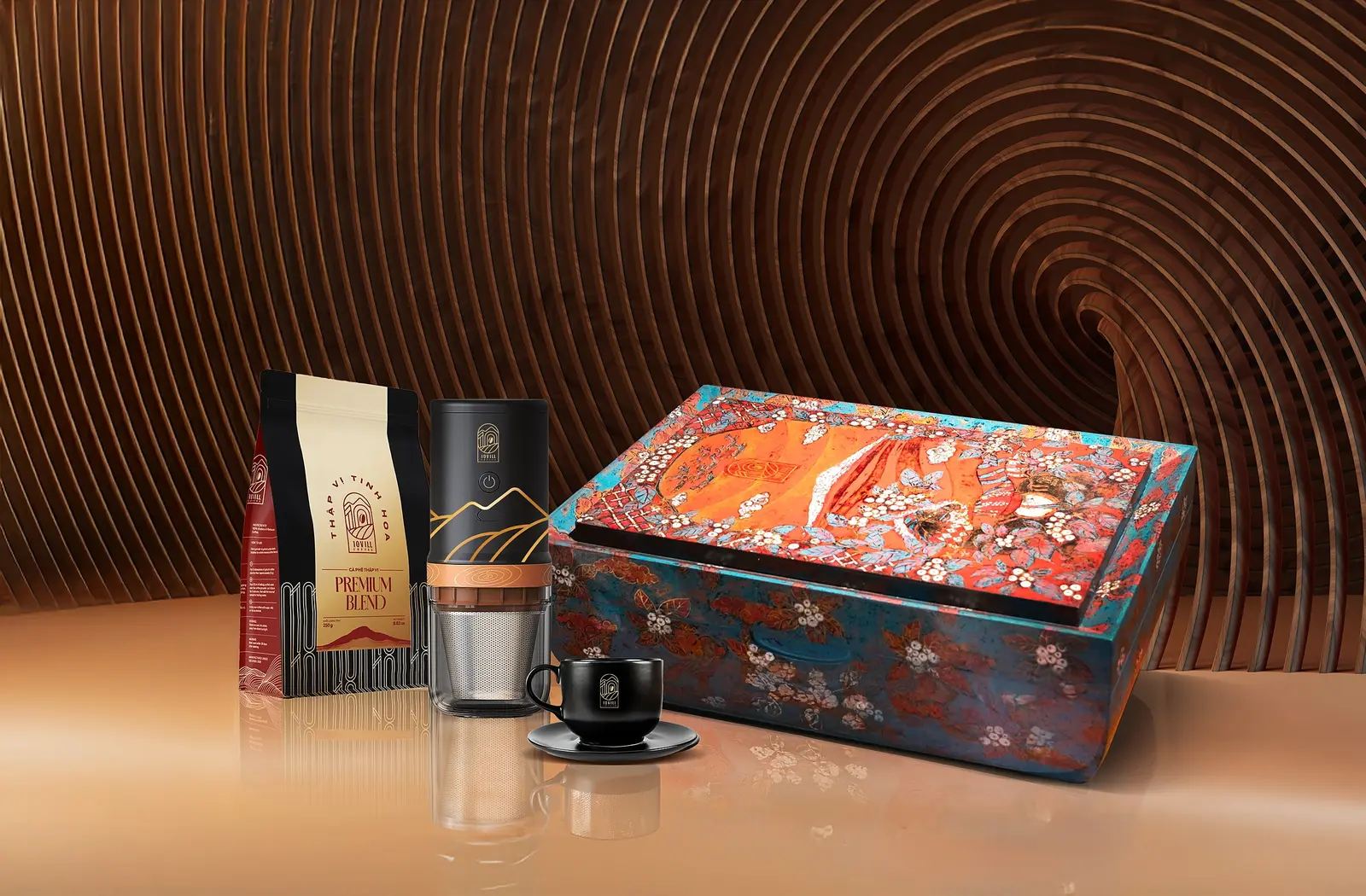 The finished lacquer gift box on a wooden table, coffee bags and cup beside it