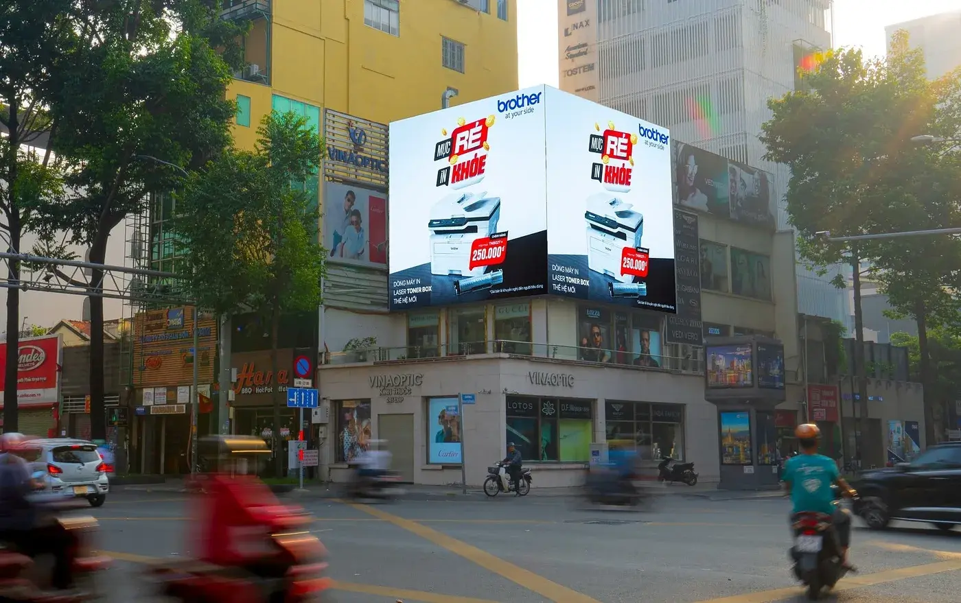 The campaign on a street-level panel