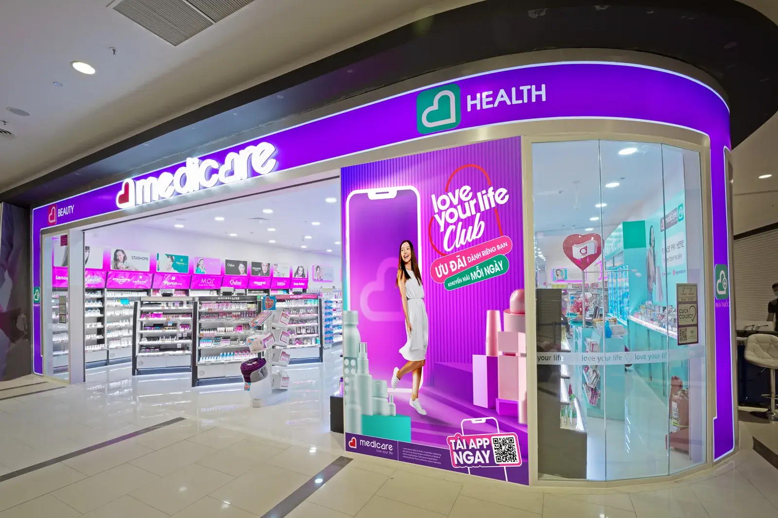 The mall flagship storefront